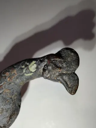 Figura romana antigua de metal