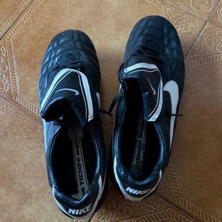 Zapatillas Nike Tiempo Futbol Casi semi nueva