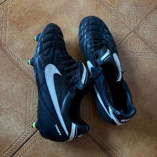Zapatillas Nike Tiempo Futbol Casi semi nueva