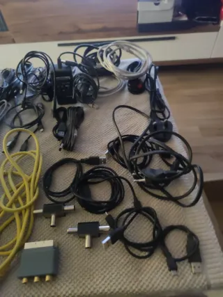Lote Cables HDMI, Cargadores y Adaptadores