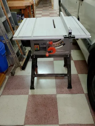 Sierra de mesa portátil