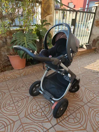 Silla de coche para bebé 3 en 1 marca Stokke