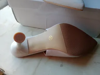 Zapatos de tacón blancos