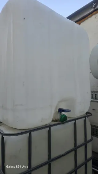 Bidones de plástico apilables