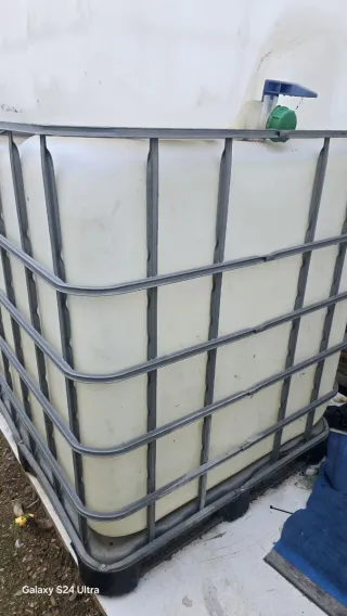 Bidones de plástico apilables