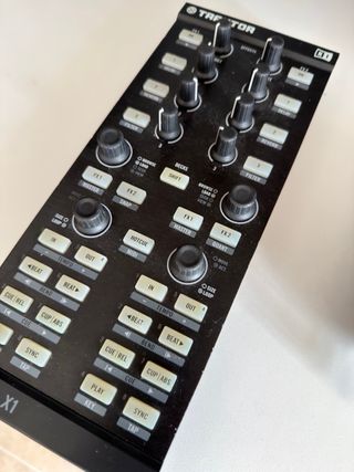 Traktor Audio 8 DJ y Kontrol S4