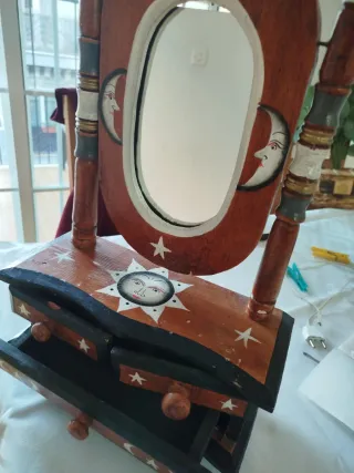 Mueble tocador antiguo con espejo