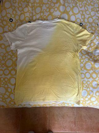 Camiseta Guess Blanca y Amarilla