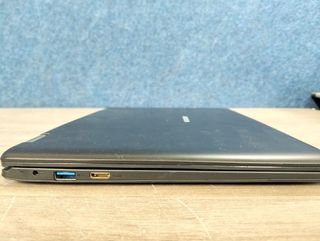 Portátil táctil MEDION AKOYA E2221T 11.6" 4/64GB