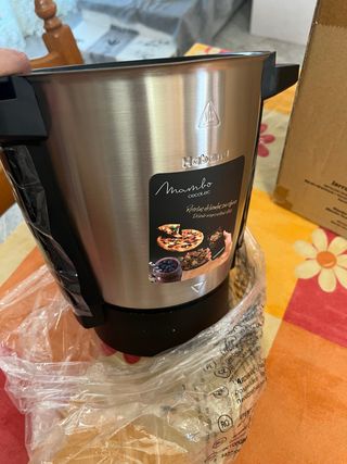 Caraffa Cecotec Mambo Touch con perno e vite