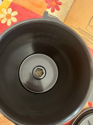 Caraffa Cecotec Mambo Touch con perno e vite