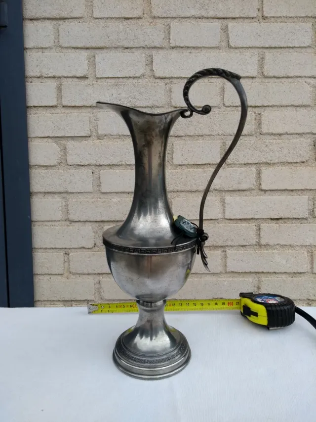 Caraffa vintage in peltro