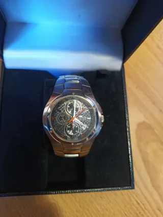 Dos relojes Lotus Festina