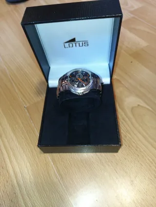 Dos relojes Lotus Festina