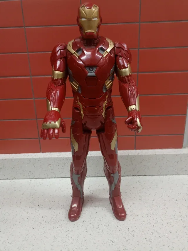 Iron Man Hasbro 30cm