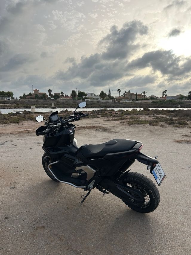 Honda X-Adv 750 2021 Negra