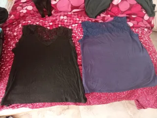2 Camisetas de encaje negro y azul