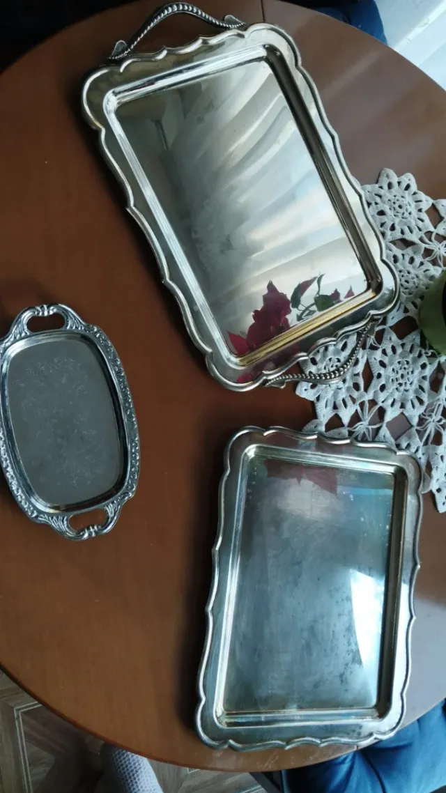 Lote Bandejas de metal tipo plata con asas