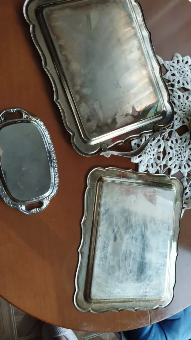 Lote Bandejas de metal tipo plata con asas