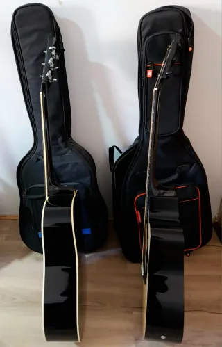 Due chitarre acustiche nere quasi nuove