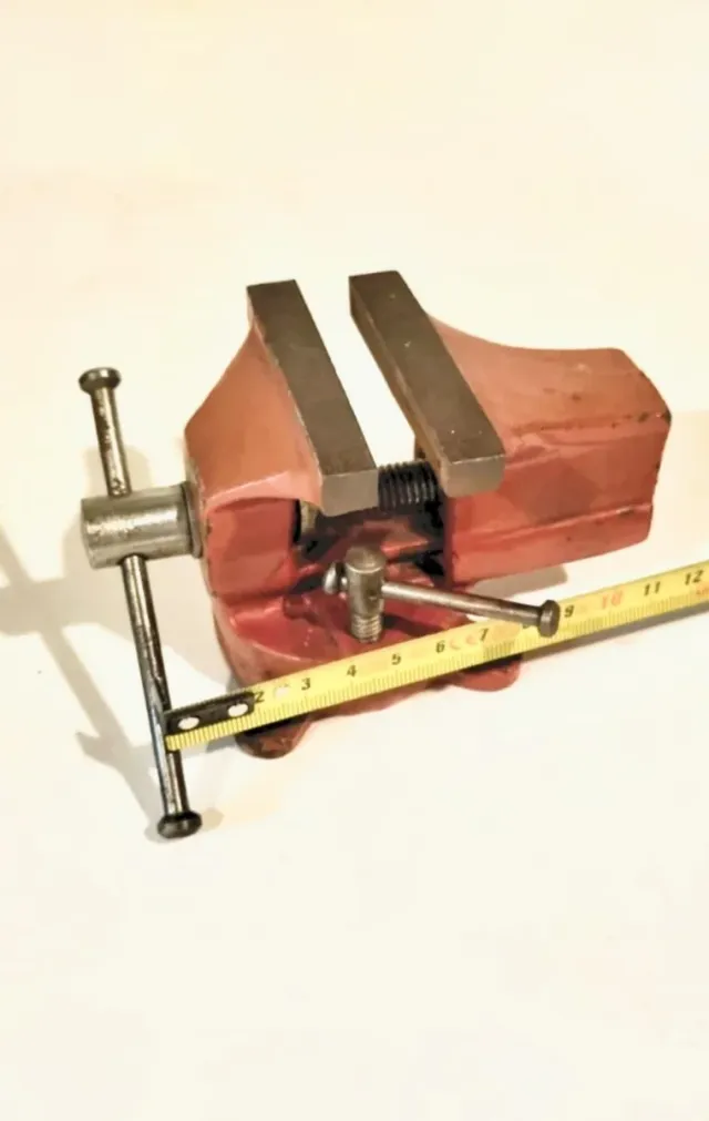 Tornillo mordaza para banco