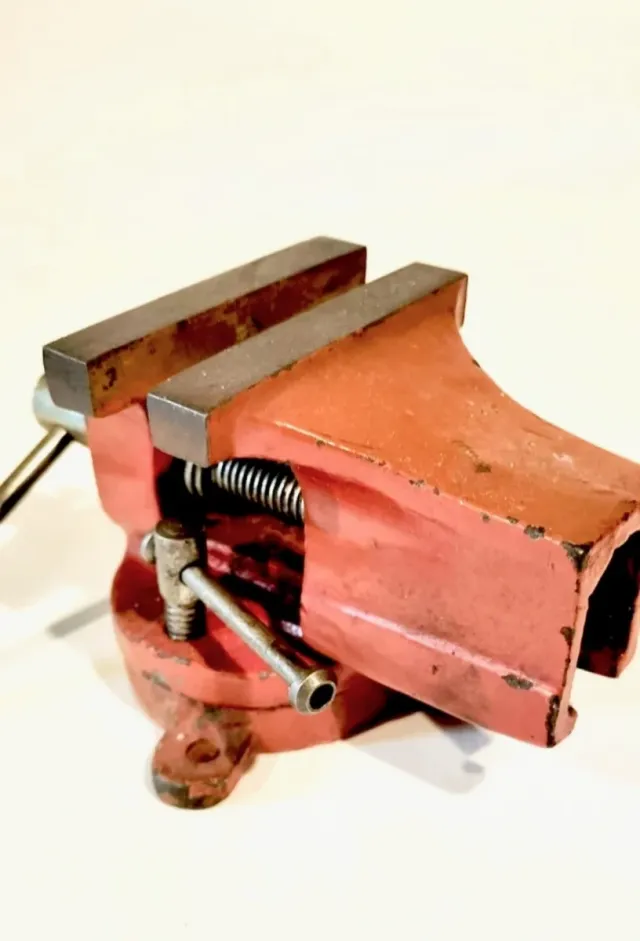 Tornillo mordaza para banco