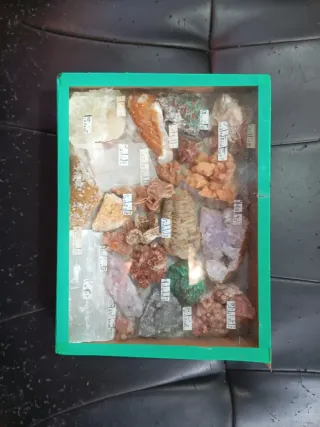 Scatola di minerali marocchini