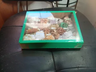 Scatola di minerali marocchini