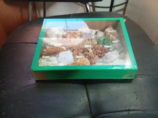 Scatola di minerali marocchini