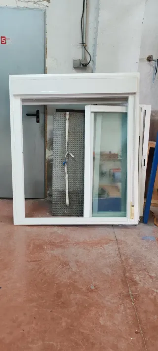 Ventana aluminio con persiana