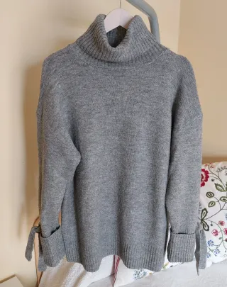 Jersey Zara cuello alto gris (Talla S)