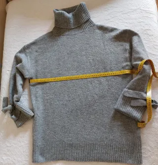 Jersey Zara cuello alto gris (Talla S)