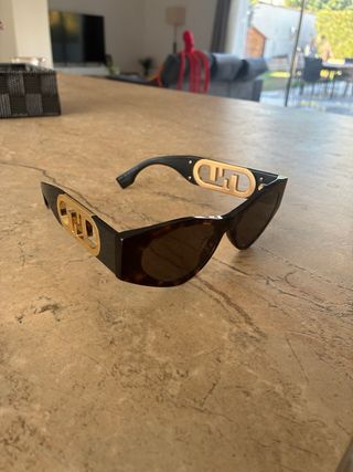 Gafas de sol Fendi marrones y doradas