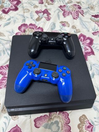 Consola PS4 con 2 mandos y 5 juegos