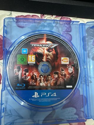 Consola PS4 con 2 mandos y 5 juegos