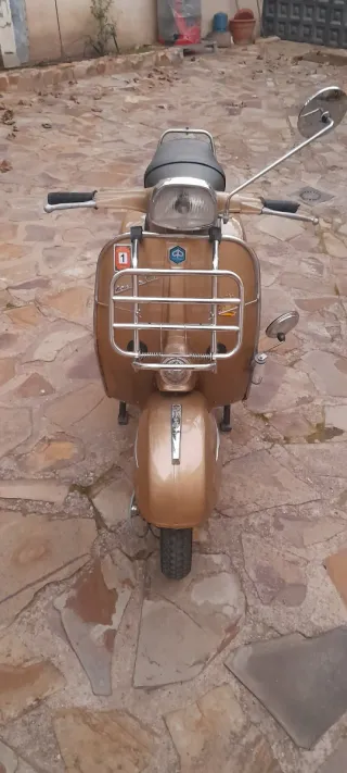 Vespa Clásica Color Bronce