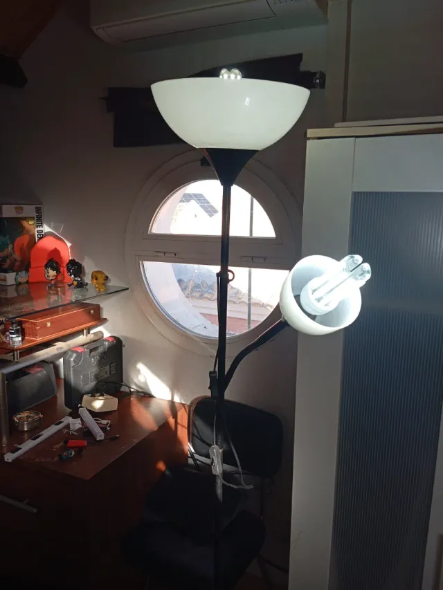 Lámpara de salón negra y blanca