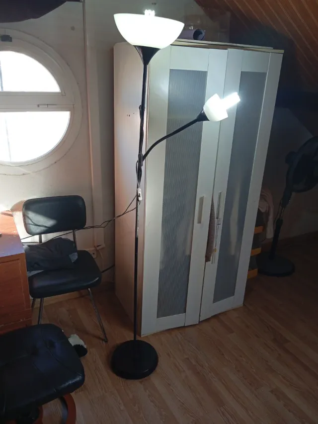 Lámpara de salón negra y blanca