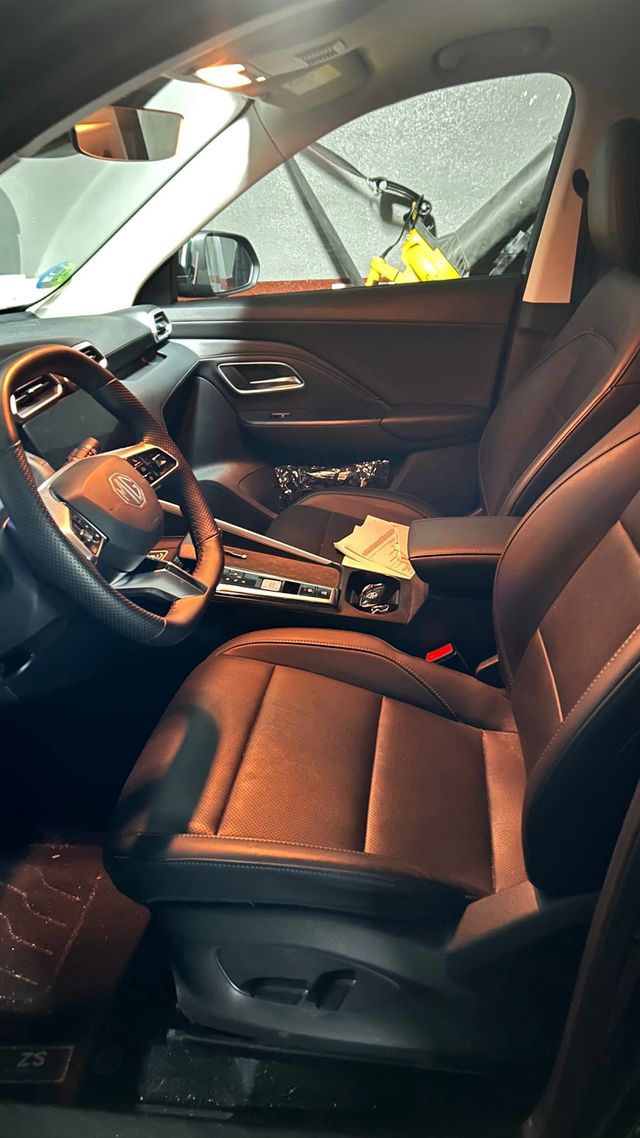 MG ZS HYBRID+ Luxury 2025