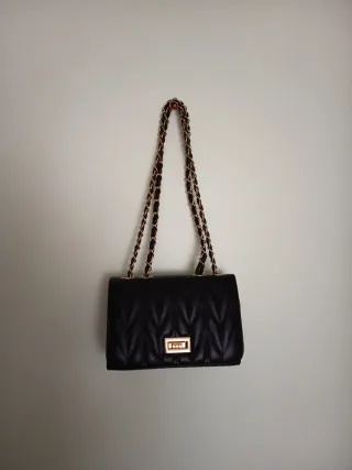 Bolso de fiesta negro con cadena
