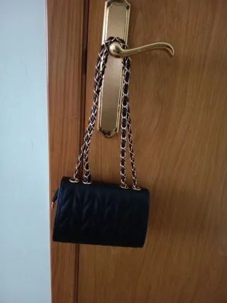 Bolso de fiesta negro con cadena