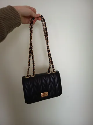 Bolso de fiesta negro con cadena