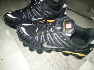 Nike Shox Deportivas Negras y Naranjas