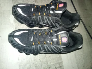 Nike Shox Deportivas Negras y Naranjas
