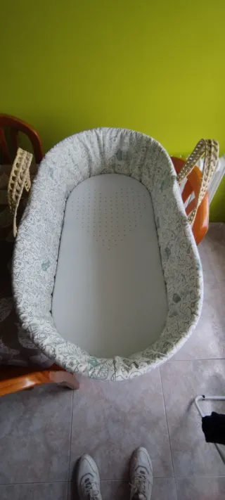 Moisés bebé tejido con estampado. Funda de regalo.