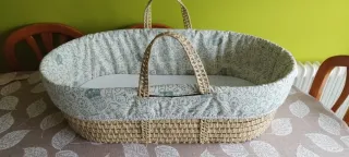 Moisés bebé tejido con estampado. Funda de regalo.