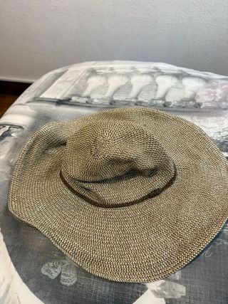 Sombrero de playa tejido