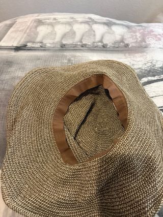 Sombrero de playa tejido