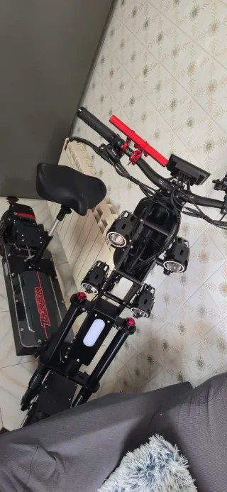 Patinete eléctrico con batería litio y luces LED