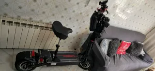 Patinete eléctrico con batería litio y luces LED